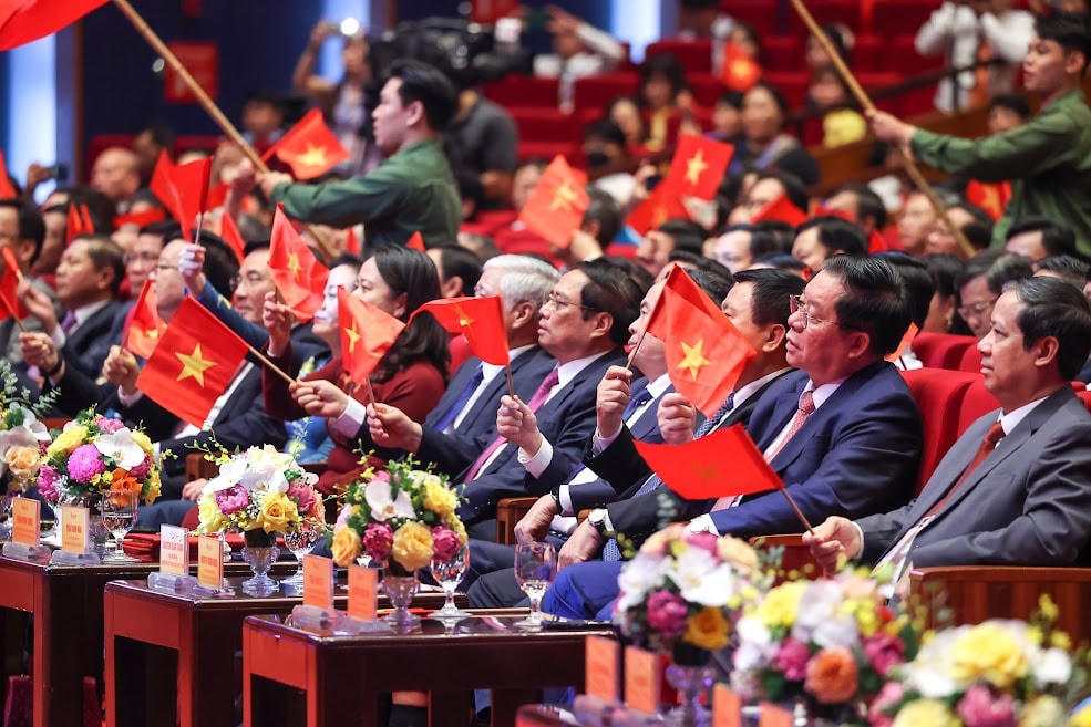 Lãnh đạo Đảng, Nhà nước và các đại biểu dự Hội nghị biểu dương, tôn vinh điển hình tiên tiến toàn quốc. Ảnh: VGP/Nhật Bắc. 