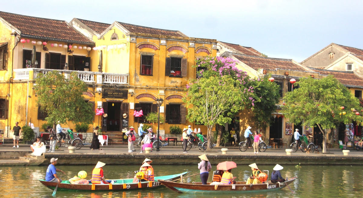 Một góc trên sông Hoài, TP Hội An.