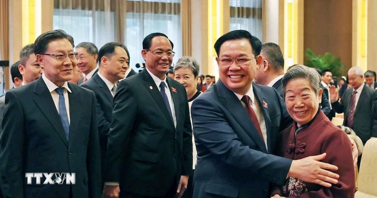 Chủ tịch Quốc hội Vương Đình Huệ dự Gặp gỡ hữu nghị nhân dân Việt Nam-Trung Quốc