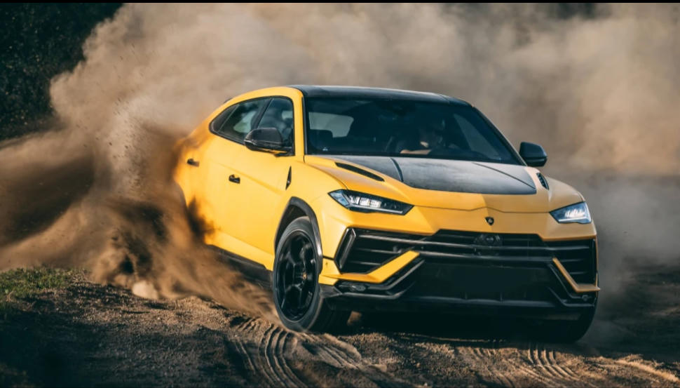 Lamborghini Urus được gọi là chiếc siêu SUV đầu tiên của thế giới. Ảnh: Lamborghini.