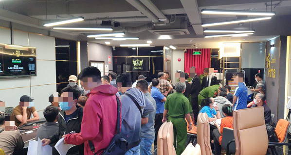 River Poker Club lúc công an kiểm tra, chiều 5/11.
