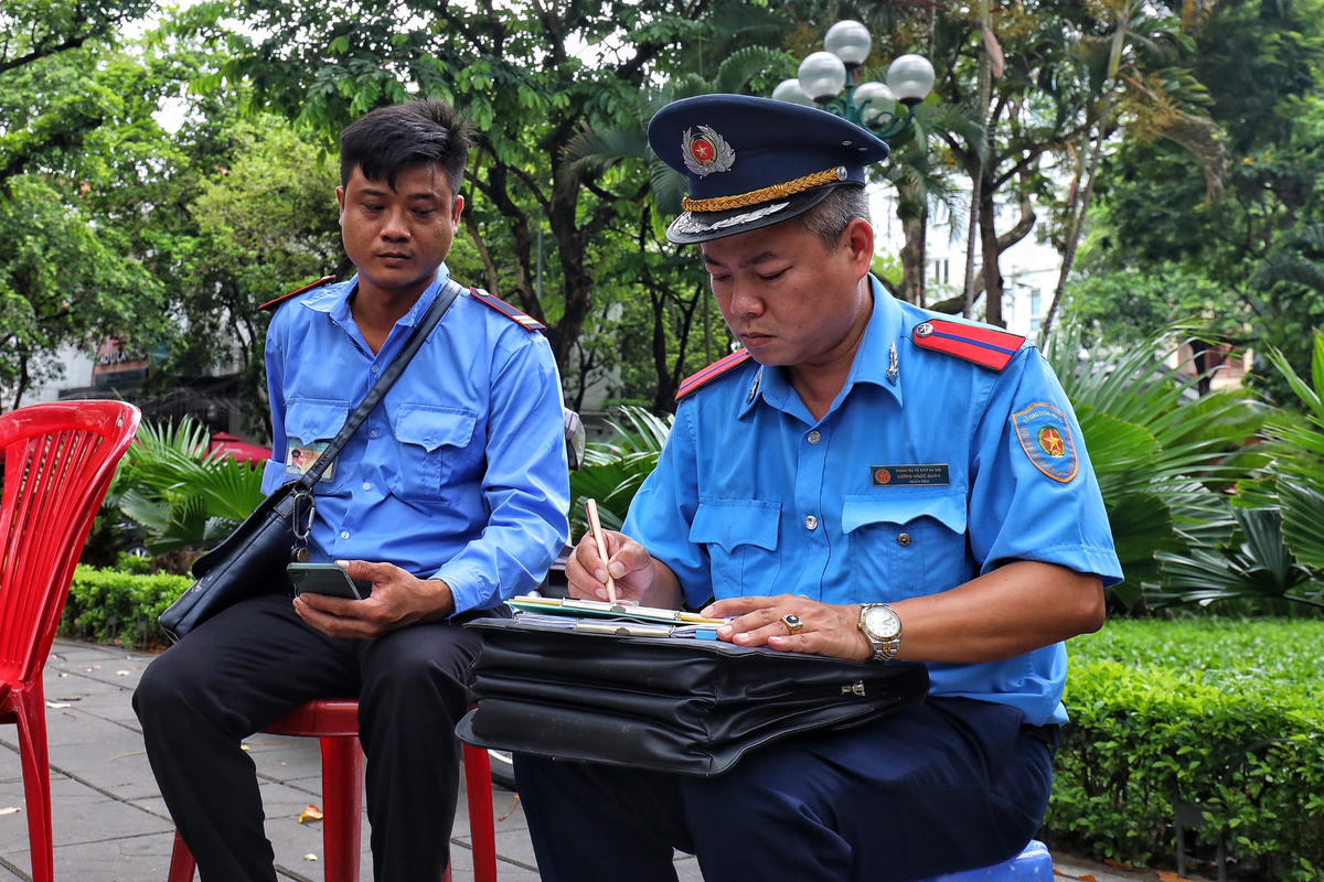 "Những trường hợp đã có cam kết thực hiện đúng giấy phép của Sở GTVT, nhưng khi kiểm tra lại không thực hiện đúng yêu cầu, tái vi phạm, lực lượng Thanh tra sẽ đề xuất Sở GTVT Hà Nội thu hồi giấy phép", ông Cường nhấn mạnh.