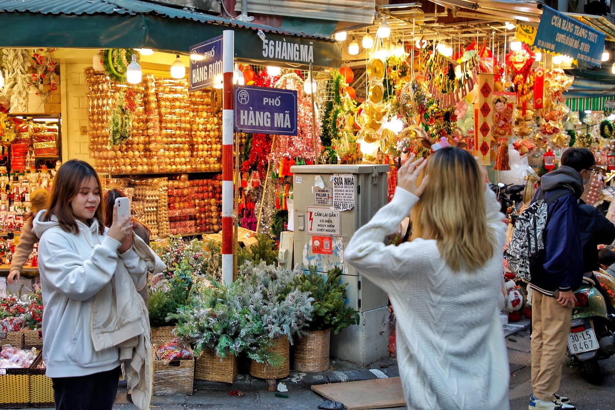 Giới trẻ Hà Thành nô nức chụp ảnh trước thềm Noel 