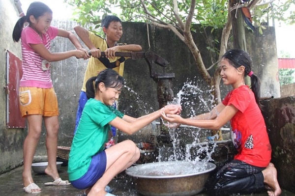 Niềm vui khi có nước sạch.