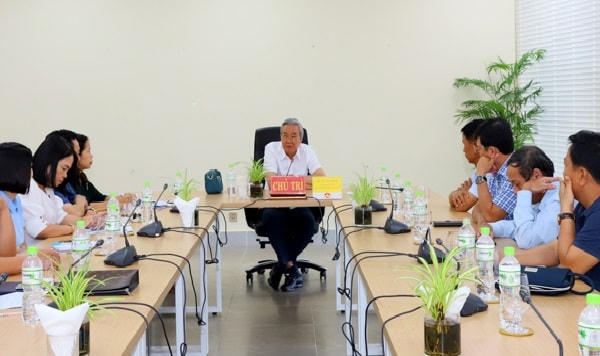 Quang cảnh cuộc họp.