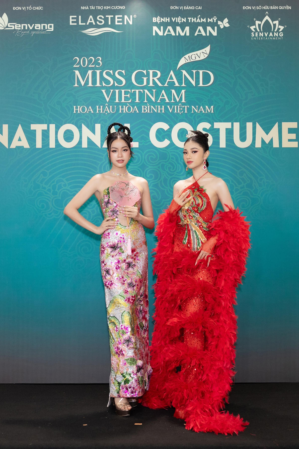 Trước giờ G, sự kiện thu hút nhiều gương mặt đình đám đến tham dự. Với chủ đề tôn vinh những giá trị, tinh hoa dân tộc Việt Nam, các vị khách mời ai ai cũng khoác trên mình những bộ cánh ấn tượng, đậm đà bản sắc văn hóa.
