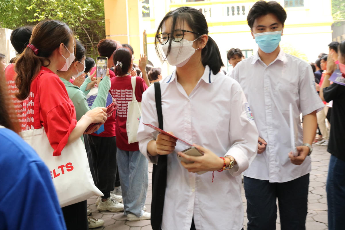 Ghi nhận của phóng viên tại điểm, các thí sinh đánh giá, đề thi môn Toán vừa sức.