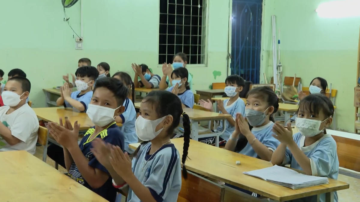 Lớp học tình thương của chàng dân phòng hơn một thập kỷ gieo chữ cho trẻ em nghèo.