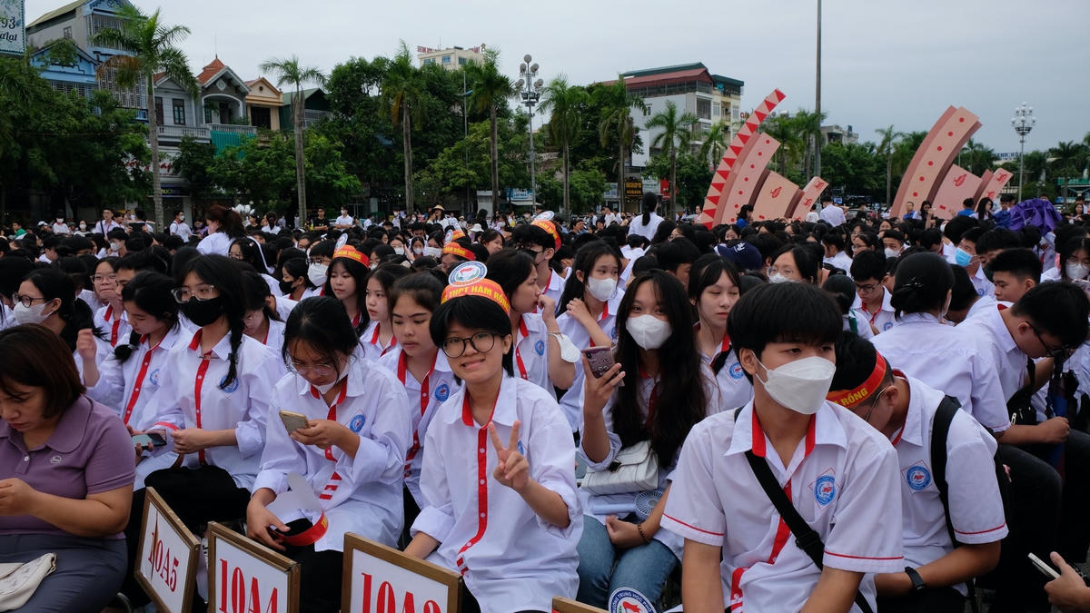 [Ảnh]: Điểm cầu Olympia tại Thanh Hóa ‘nổ tung’ sau chiến thắng của Lê Xuân Mạnh