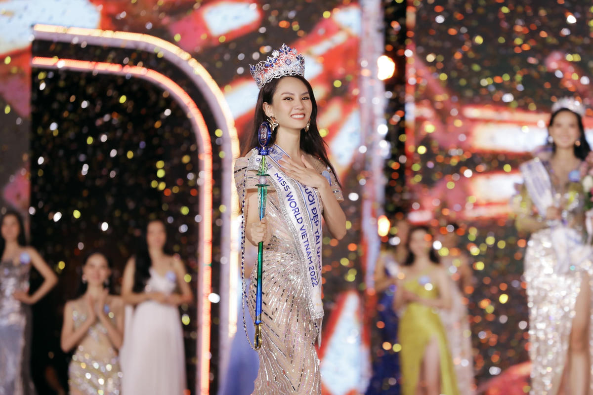 Mai Phương sở hữu chiều cao 1m70, số đo hình thể lần lượt là 82 - 63 - 92 cm. Mai Phương có gương mặt đậm chất châu Á với khí chất dịu dàng nhưng không kém phần sang trọng.