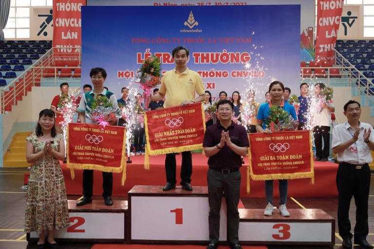 Ban Tổ chức trao giải Nhất, Nhì, Ba toàn đoàn cho Công ty Thuốc lá Thăng Long, Công ty Thuốc lá Sài Gòn và Công ty Thuốc lá Thanh Hóa.