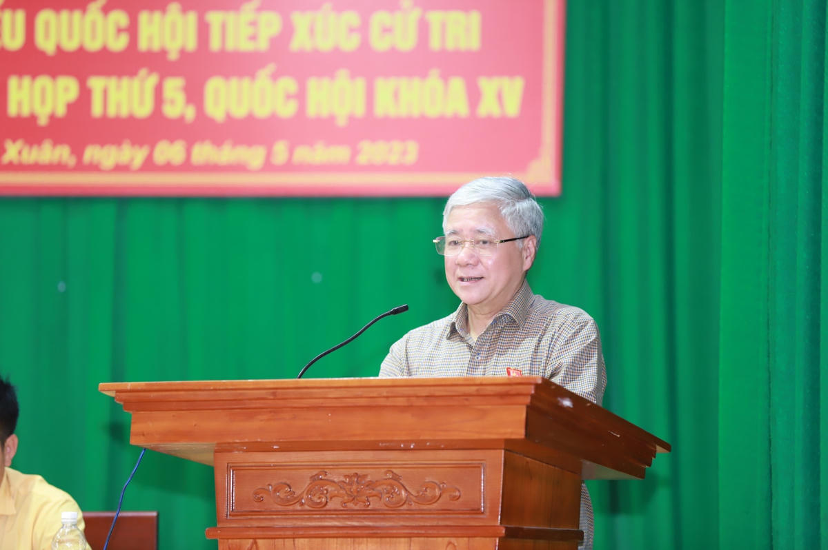 Chủ tịch Đỗ Văn Chiến phát biểu tại cuộc tiếp xúc cử tri chiều ngày 6/5.  
