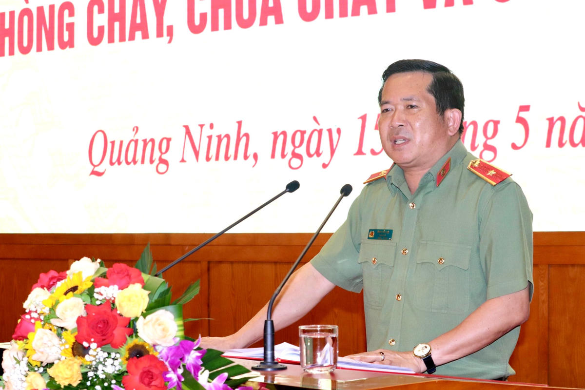 Thiếu tướng Đinh Văn Nơi, Giám đốc Công an tỉnh Quảng Ninh phát biểu tại Hội nghị.