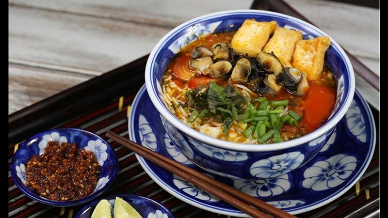 Đàn bà, đẹp hay không đẹp cũng đi ăn quà