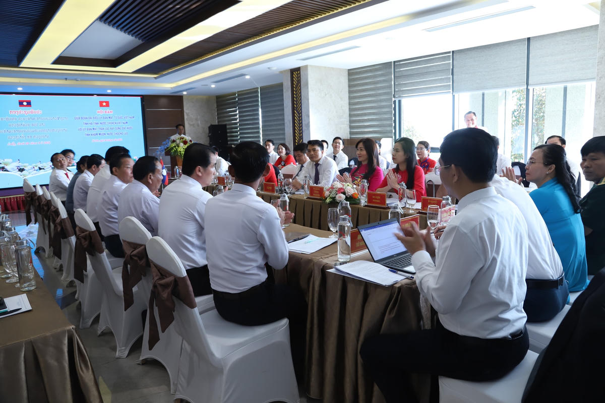 Đại biểu 2 tỉnh thảo luận, thống nhất nhiều nội dung quan trọng.