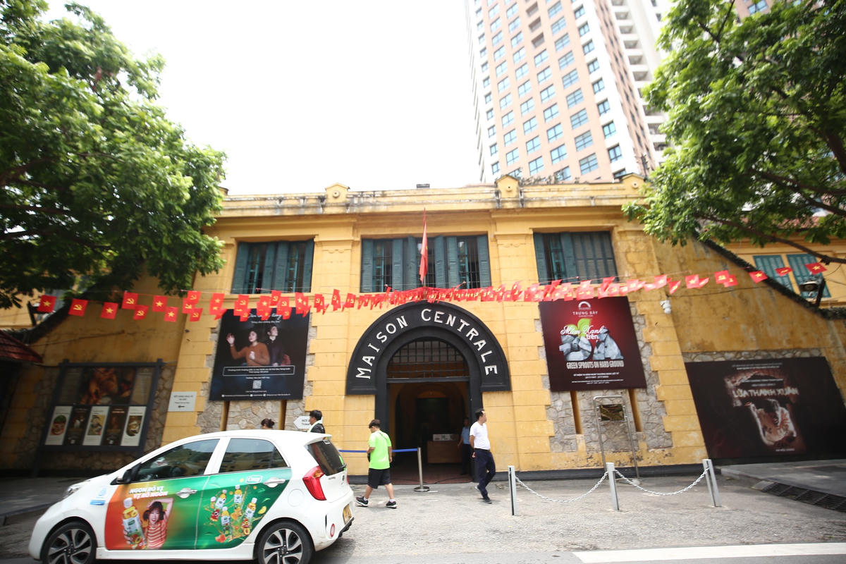 Cách đây hơn 120 năm, nhà tù Hỏa Lò từng là nơi chứng kiến nhiều đau thương khốn cùng, cũng như tinh thần bất khuất, kiên cường khi phải đối mặt với nhục hình và cái chết của những người con Việt Nam yêu nước.