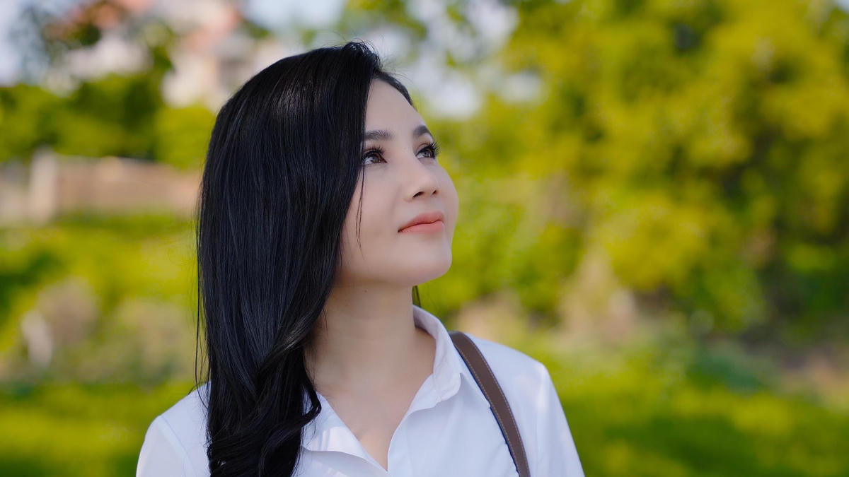 Hình ảnh làng quê Bắc Bộ trong trẻo trong MV của ca sĩ Mai Thương. 