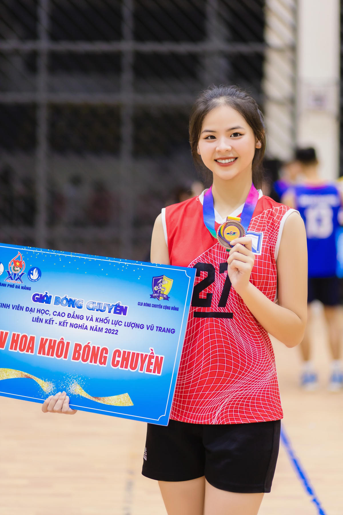 Ngân Hà theo đuổi bộ môn bóng đá và bóng chuyền. Đối với cô, việc chơi thể thao cũng là đam mê, thói quen để rèn luyện sức khoẻ và giải trí sau những giờ học căng thẳng.