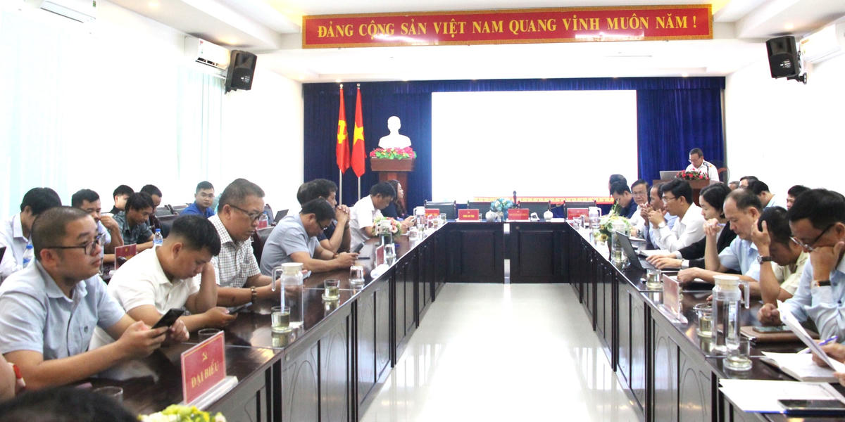 Quang cảnh buổi họp.