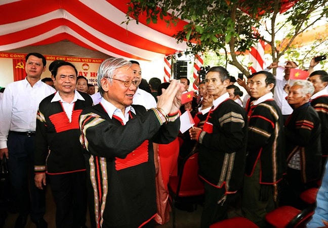 Nhân kỷ niệm 88 năm Ngày truyền thống Mặt trận Tổ quốc Việt Nam (18/11/1930 - 18/11/2018), ngày 11/11/2018, Tổng Bí thư, Chủ tịch nước Nguyễn Phú Trọng về dự Ngày hội Đại đoàn kết toàn dân tộc tại xã Dur Kmăl, huyện Krông Ana, tỉnh Đắk Lắk. 