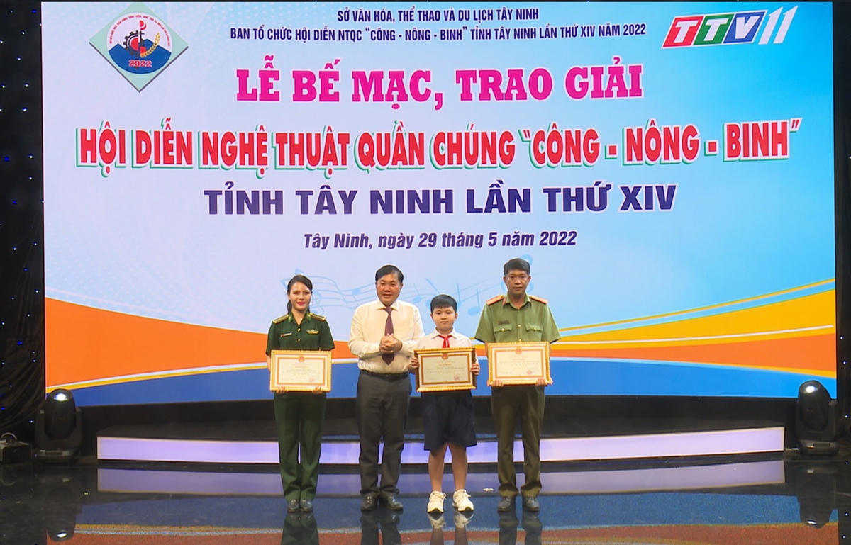 Các tác giả đặt giải A tại Hội diễn nghệ thuật quần chúng Công - Nông - Binh tỉnh Tây Ninh lần thứ XIV năm 2022.