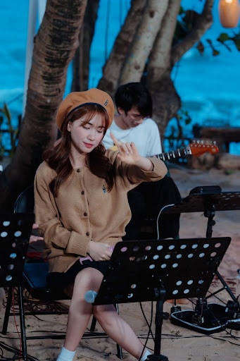 Nhan sắc thăng hạng của Hòa Minzy trong "Biển của hy vọng".