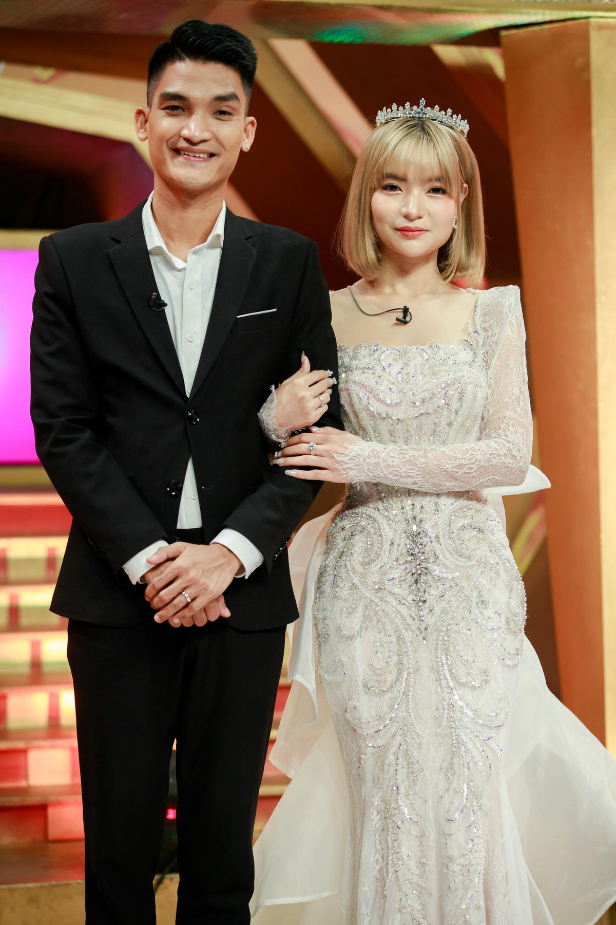 Tình yêu giữa Mạc Văn Khoa và Thảo Vy bắt đầu khá tình cờ.