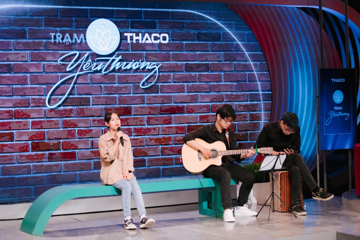 Chính tình thương của người bố đã tiếp sức cho Thu Nhớ theo đuổi đam mê ca hát và văn học.