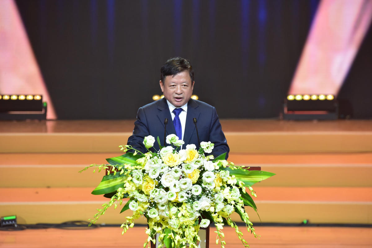 PGS.TS Đỗ Hồng Quân, Chủ tịch Liên hiệp các Hội VHNT Việt Nam phát biểu tại buổi lễ.
