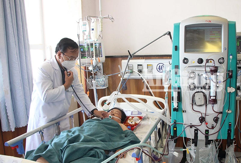 Một bệnh nhân trong vụ ngộ độc thực phẩm tại An Giang. Ảnh: Hữu Tri.