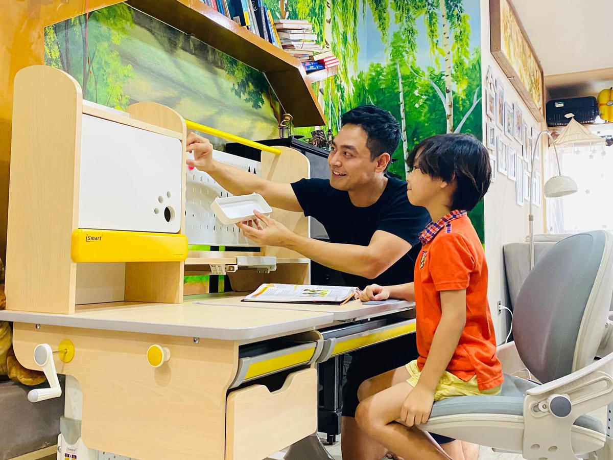 Nhận ra nhân vật Hoàng sai, Phan Anh học cách đồng hành cùng con. 