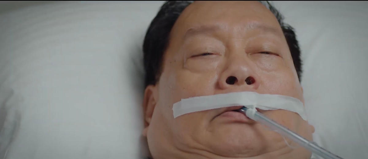 Sau thời gian hôn mê, Chủ tịch Hoàng Long tỉnh dậy. Ảnh: CMH. 
