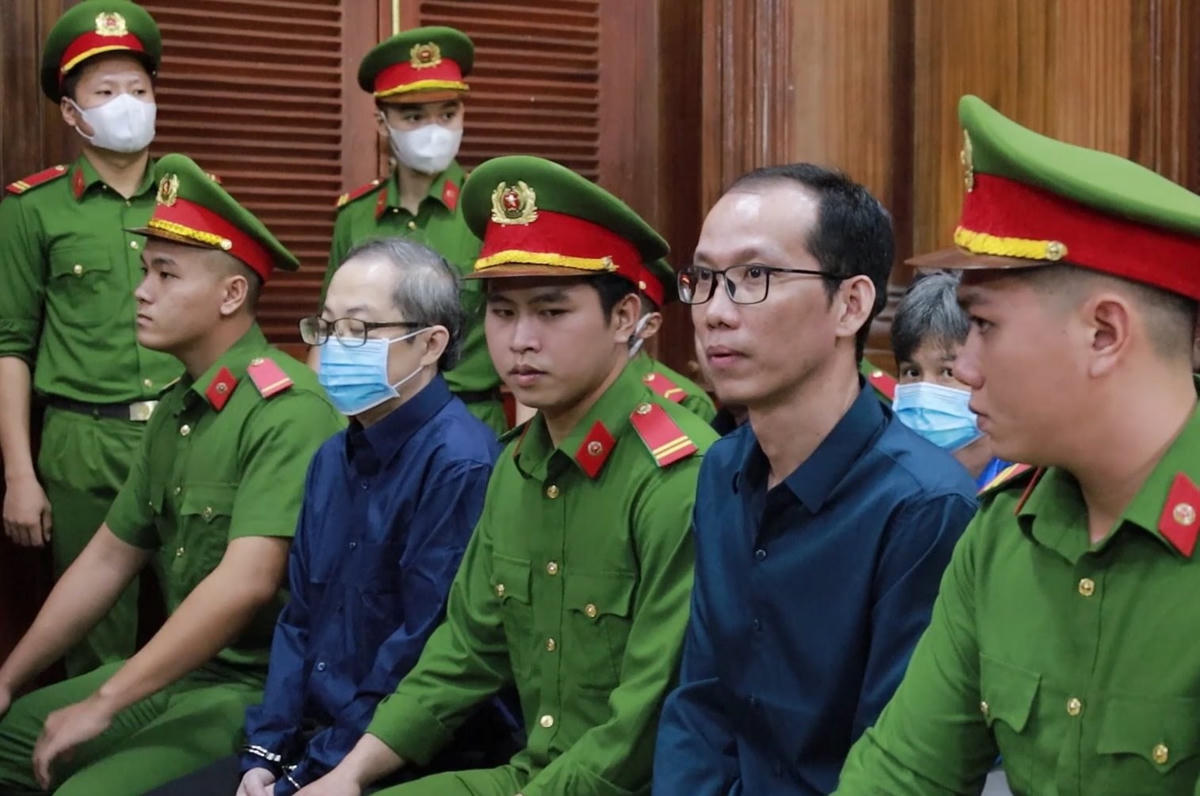 anh-bai-duoi-ben-trai.jpg
