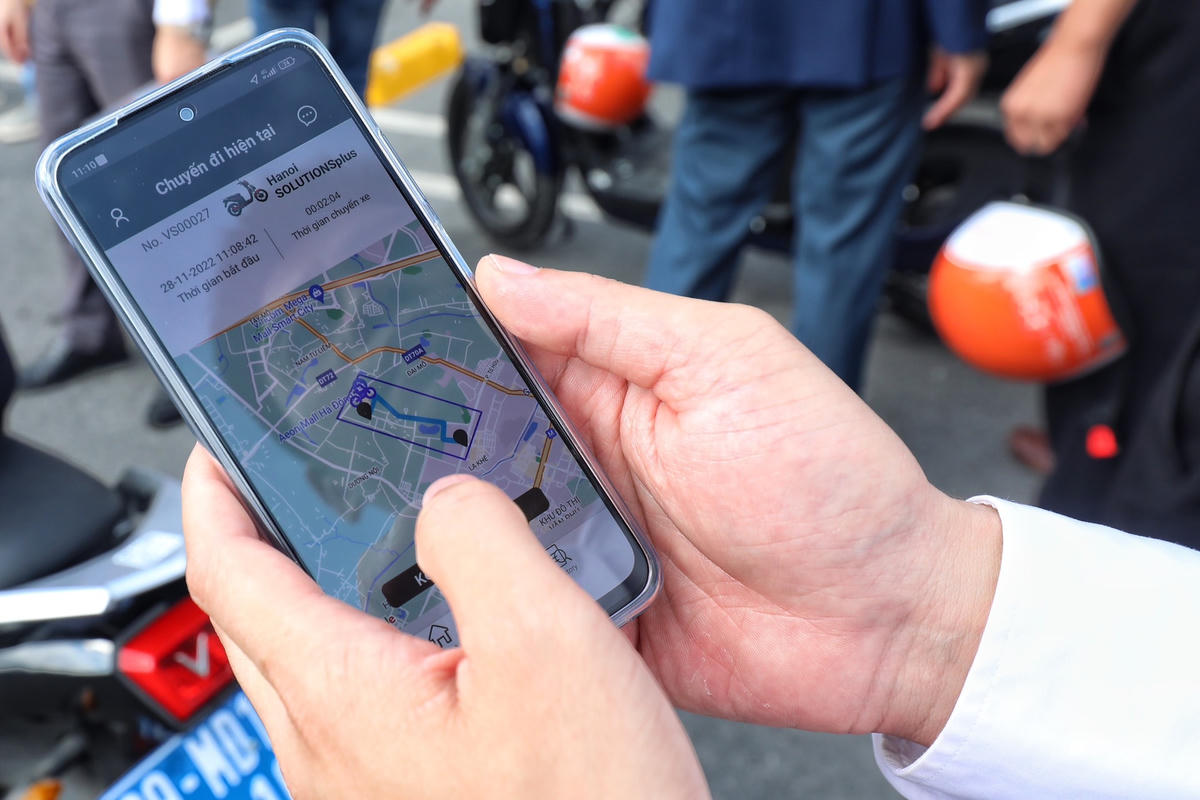 Phương án thí điểm cho phép người dùng sử dụng xe điện 2 bánh miễn phí thông qua phầm mềm quản lý (V-Share) để kết nối hành khách đi xe buýt BRT, xe buýt thường gần khu vực trạm dừng BRT Văn Khê tới Trung tâm thương mại AEON Mall Hà Đông và ngược lại.