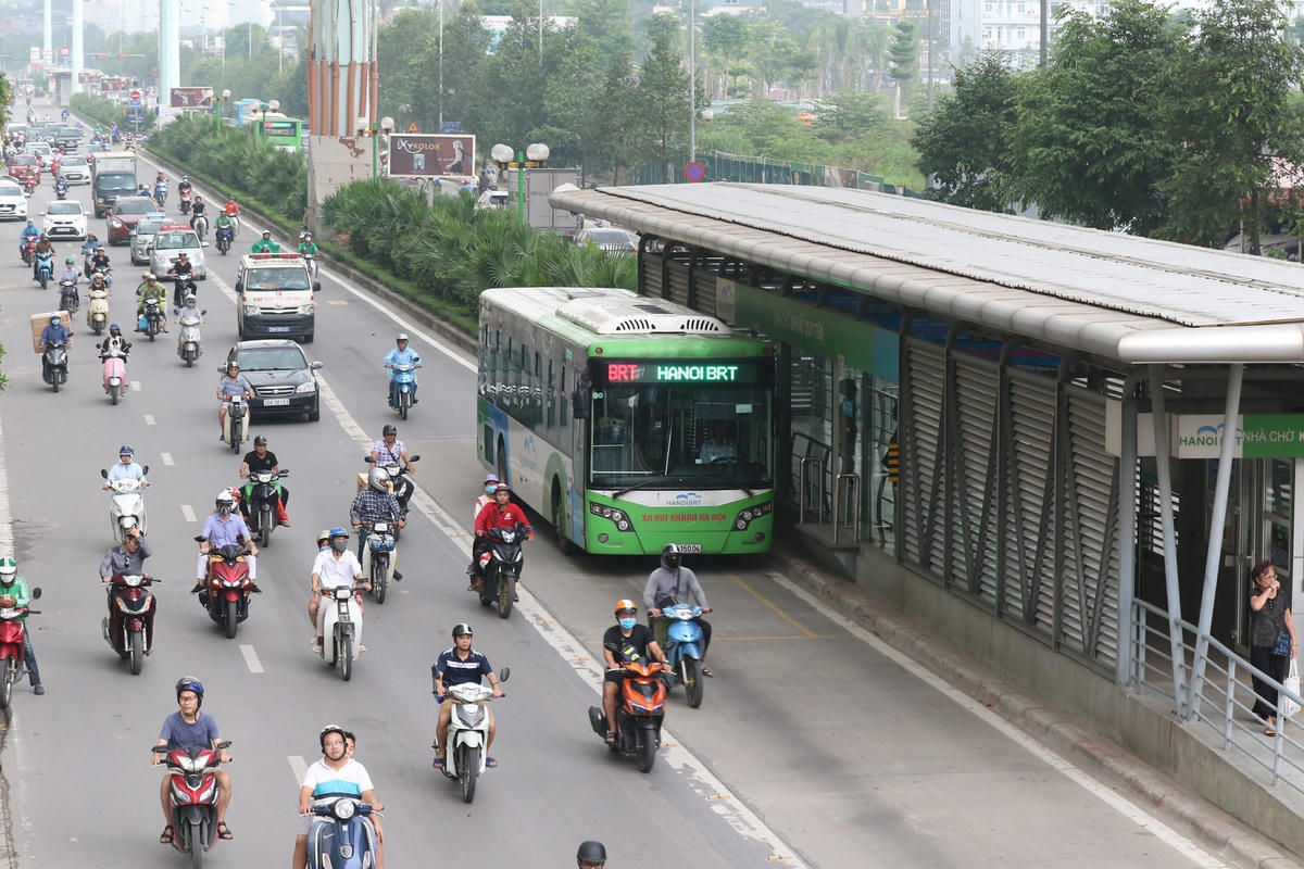 Tuyến buýt nhanh BRT01 không phát huy được công năng sử dụng như kỳ vọng.  Ảnh: Quang Vinh