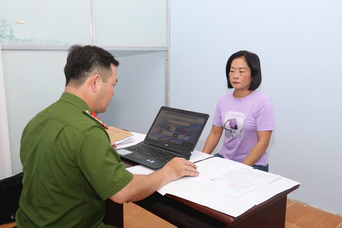 16.04 ảnh 1 Quách Ngọc Hương tại cơ quan Công an (1)