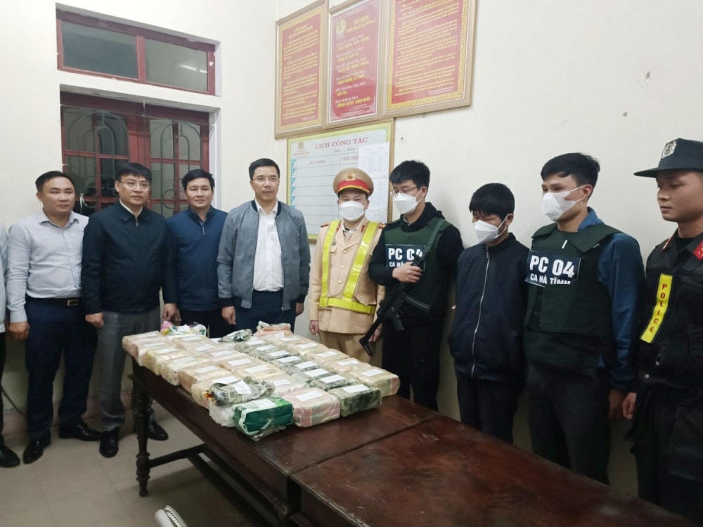 Thượng tá Nguyễn Hồng Phong, Giám đốc Công an tỉnh Hà Tĩnh và Đại tá Nguyễn Thanh Liêm, Phó Giám đốc trực tiếp chỉ đạo điều tra, bắt giữ đối tượng.