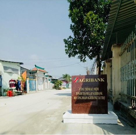  Con đường khang trang đang được hoàn thiện và chờ ngày khánh thành.