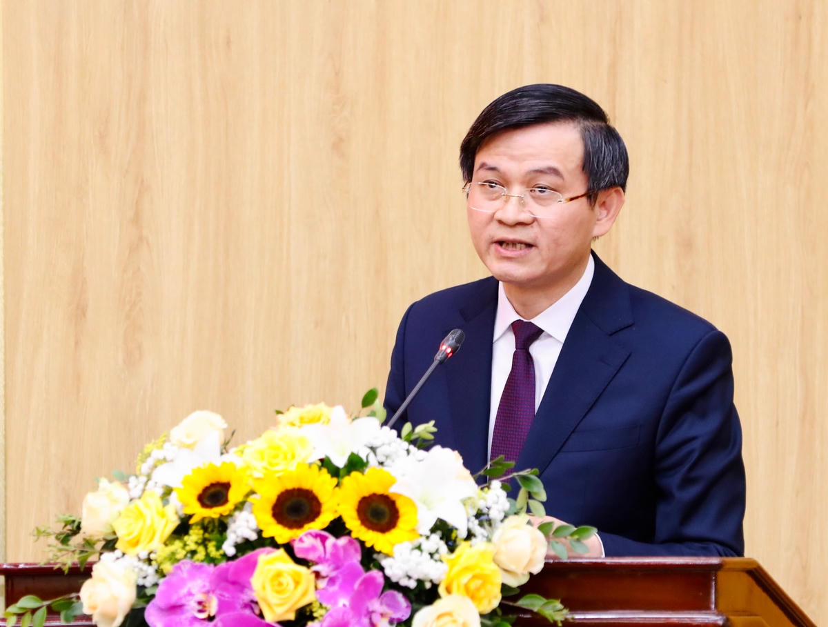 Tân Bí thư Tỉnh ủy Ninh Bình phát biểu tại hội nghị.  