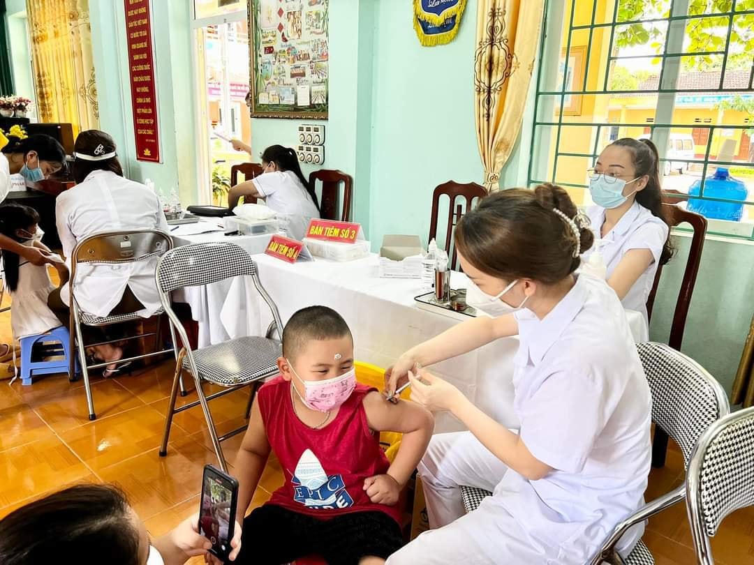 Hơn 15.000 trẻ em trên địa bàn TP Móng Cái đã được tiêm ít nhất 1 mũi vaccine phòng Covid-19.