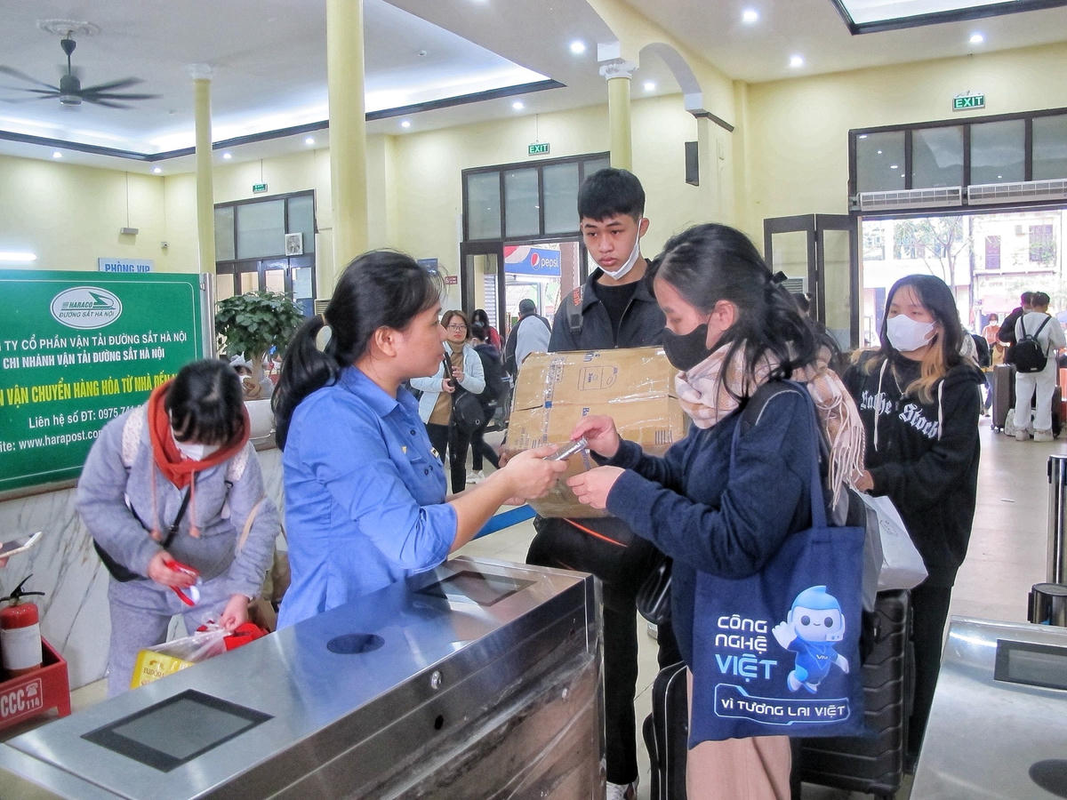 W_ga_ha_noi-le-khanh13.jpg