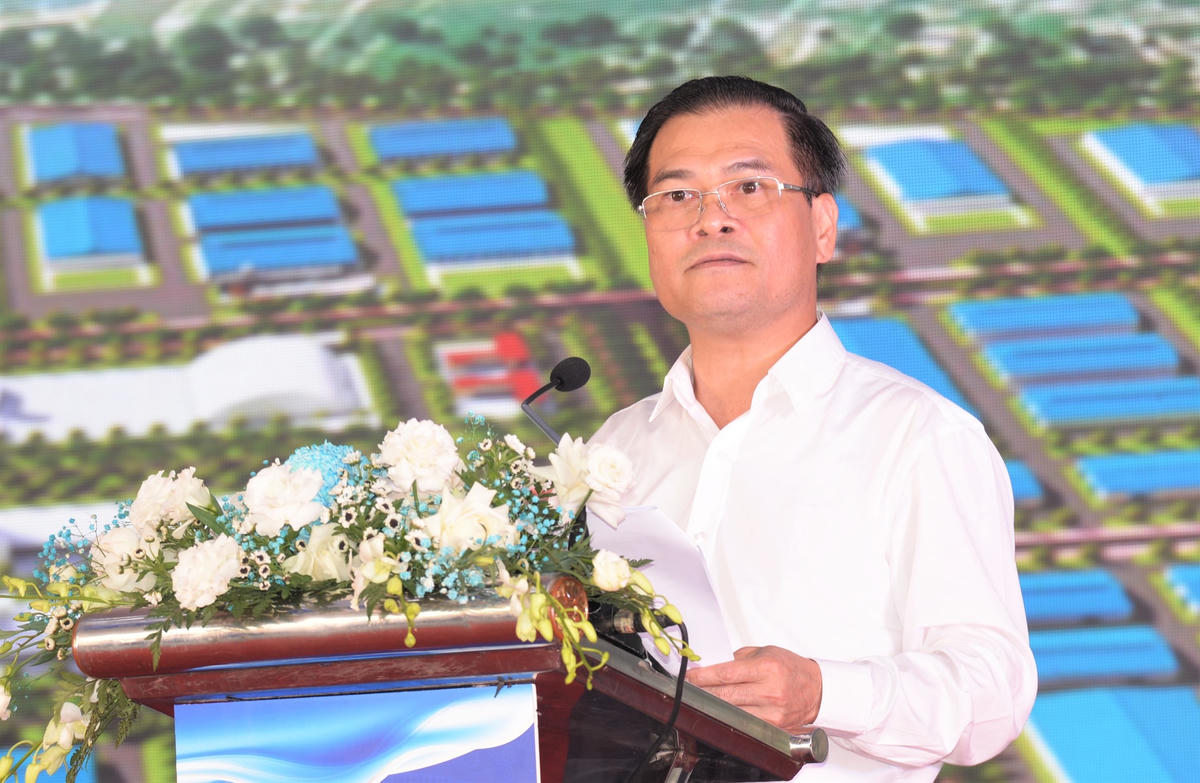 Ông Bùi Văn Khắng, Phó Chủ tịch UBND tỉnh Quảng Ninh phát biểu tại buổi lễ.