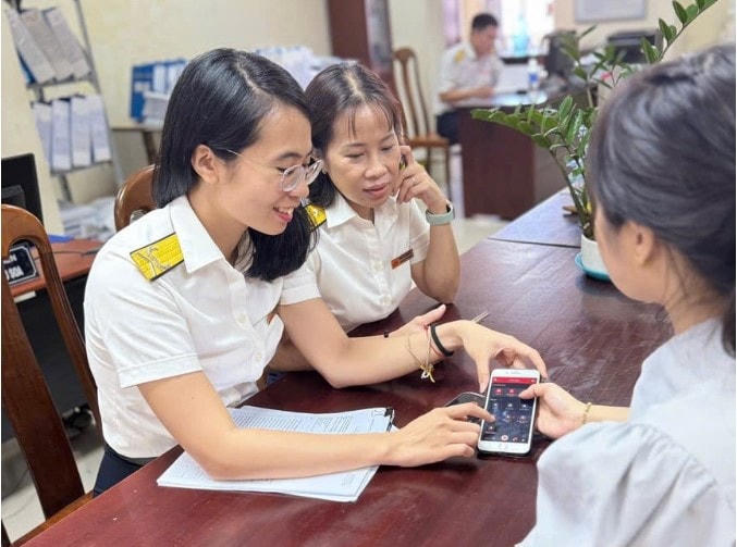 Đơn giản hóa các thủ tục hành chính hỗ trợ doanh nghiệp, người dân. Ảnh: T.L.