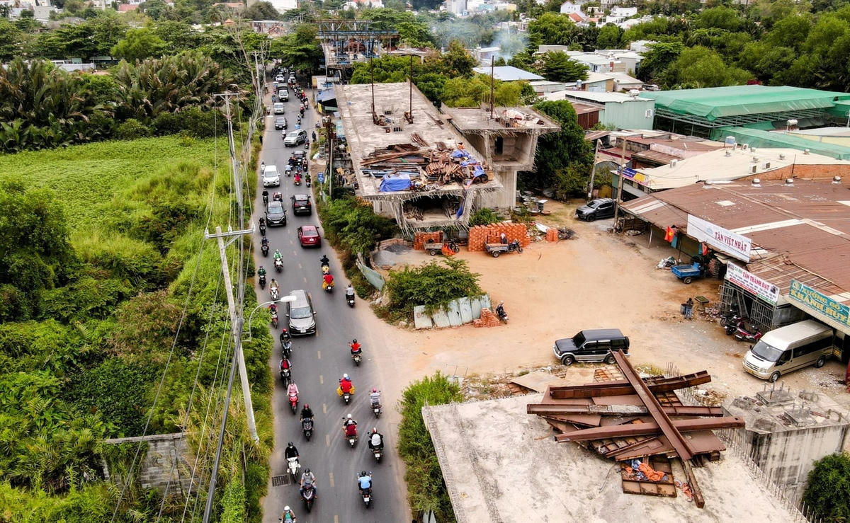 Dự án cầu Nam Lý ở TPHCM vừa được tái thi công trở lại.