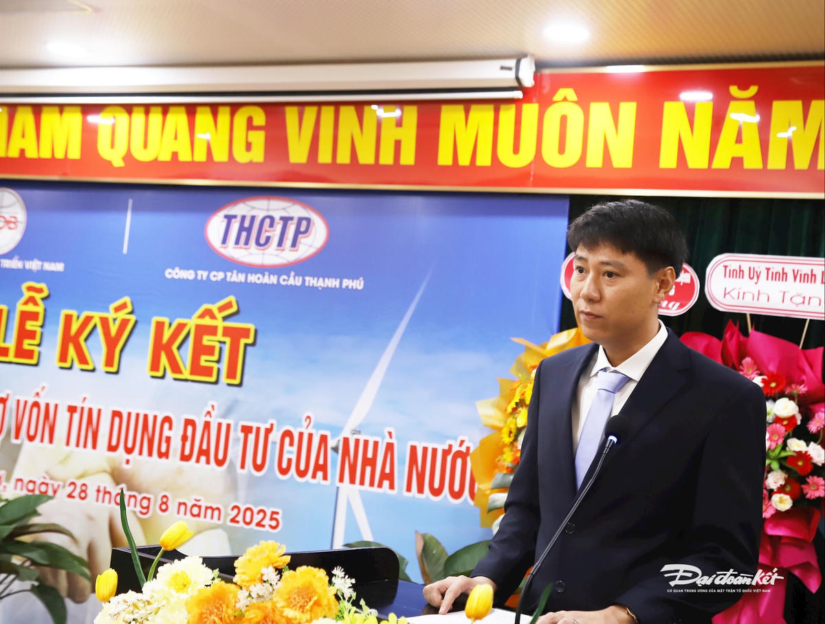 ông Nguyễn Tường Duy, Tổng Giám đốc Công ty Thạnh Phú Tân Hoàn Cầu JSC thông tin về các dự án. Ảnh Trung Kiên. 