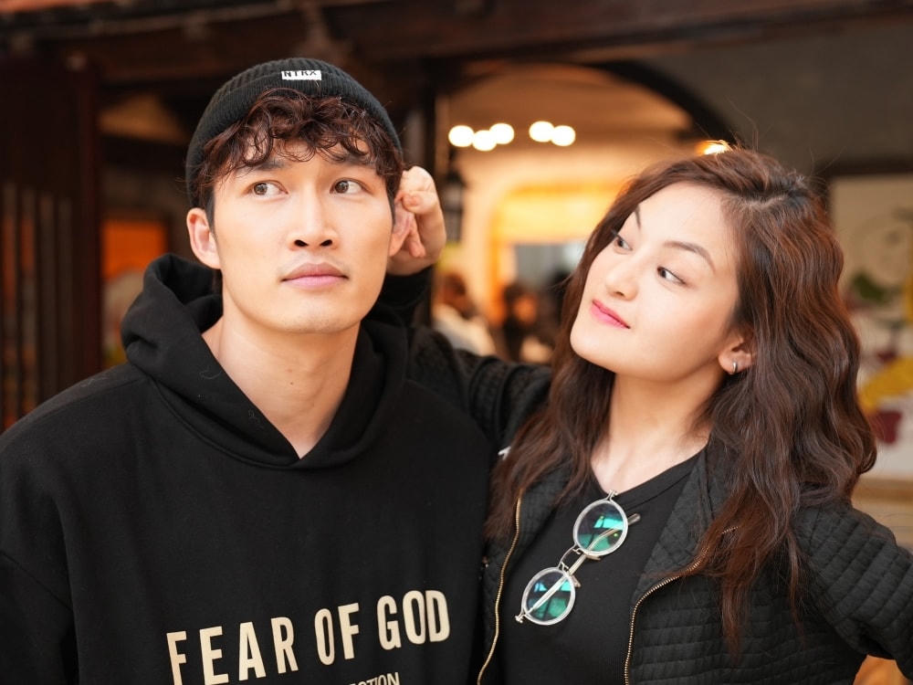 Đôi bạn thân Tú - Ly do diễn viên trẻ Đình Tú và Thùy Anh đảm nhận.