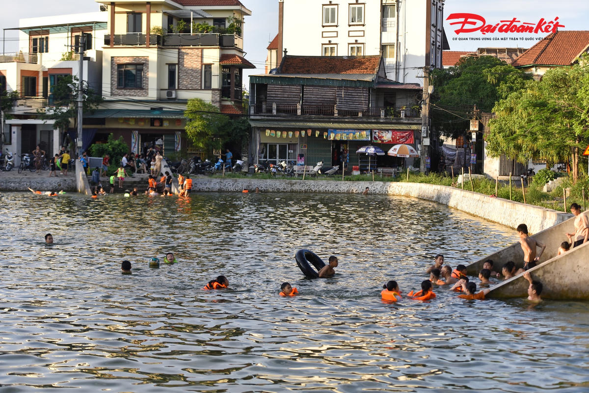 Nhằm mang lại nguồn nước trong sạch nhất cho người dân ao làng Thiên sẽ được thay nước mỗi năm một lần.