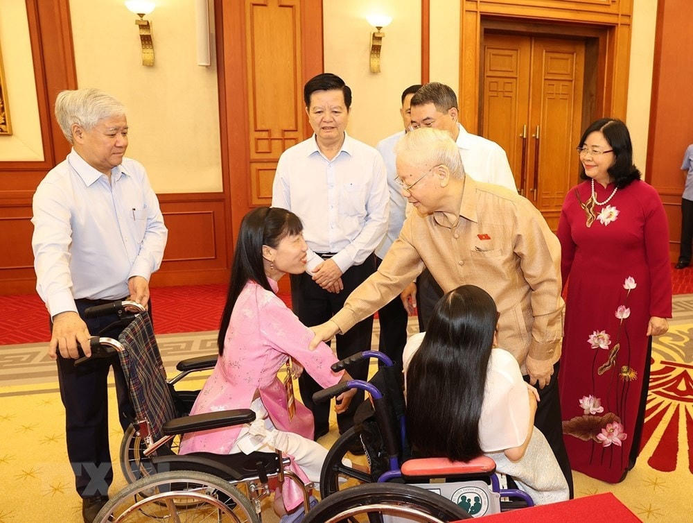 Sáng 2/11/2023, tại Trụ sở Trung ương Đảng, Tổng Bí thư Nguyễn Phú Trọng gặp mặt thân mật Đoàn đại biểu Điển hình Tiêu biểu Toàn quốc về Học tập và làm theo tư tưởng, đạo đức, phong cách Hồ Chí Minh. Ảnh: Trí Dũng/TTXVN.