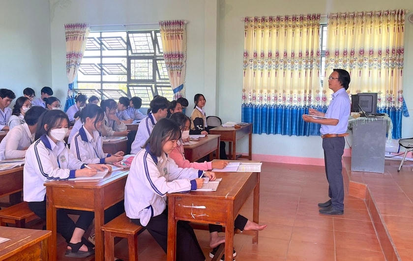 Học sinh lớp 12 ôn tập chuẩn bị cho kỳ thi tốt nghiệp THPT sắp tới.