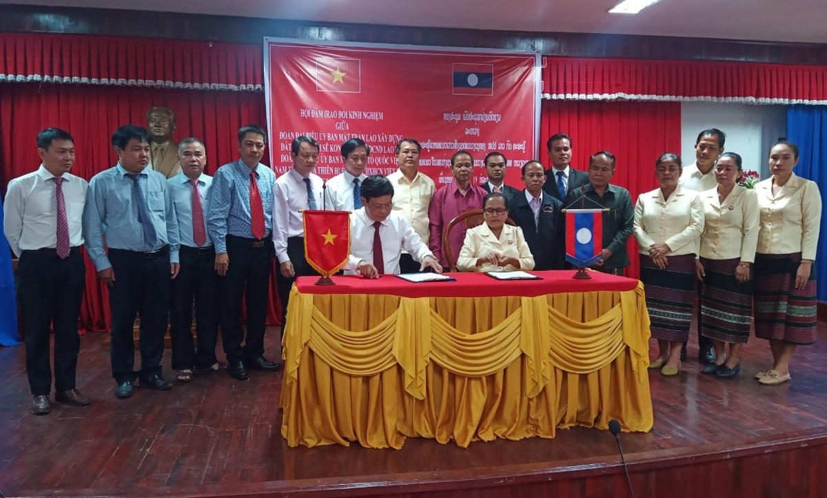 Uỷ ban MTTQ Việt Nam tỉnh Thừa Thiên - Huế ký kết Biên bản ghi nhớ với Mặt trận Lào xây dựng đất nước tỉnh Sekong.